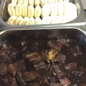 Braised Pork w/ Bun • 扣肉包(Chef's Recommended)