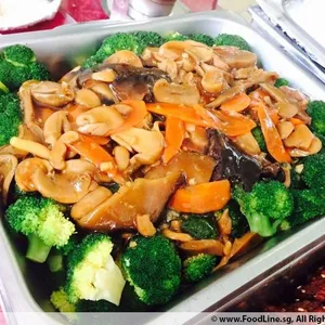 三菇西兰花 Broccoli w/ Assorted Mushroom