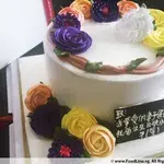 1x Floral Love @$55.9 (Size : 8 Inch) (Flavours : Strawberry) (Eggless : Yes) (Big Candles : 8) (Small Candles : 3)