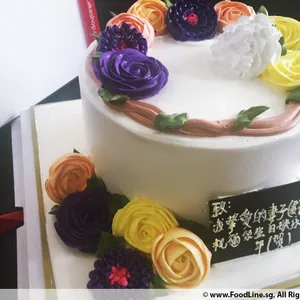 1x Floral Love @$55.9 (Size : 8 Inch) (Flavours : Strawberry) (Eggless : Yes) (Big Candles : 8) (Small Candles : 3)