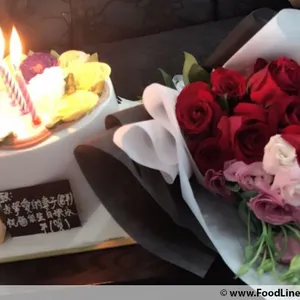 1x Floral Love @$55.9 (Size : 8 Inch) (Flavours : Strawberry) (Eggless : Yes) (Big Candles : 8) (Small Candles : 3)