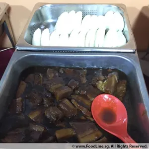Braised Pork w/ Bun • 扣肉包(Chef's Recommended)