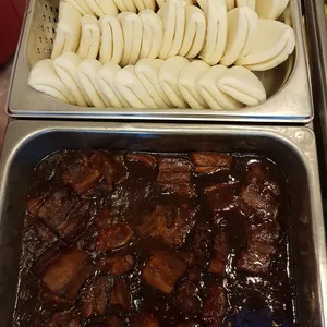 Braised Pork w/ Bun • 扣肉包(Chef's Recommended)