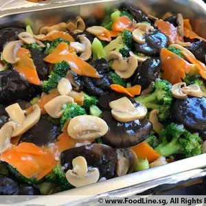 Broccoli w/ Mushroom • 双菇兰花(Chef's Recommended)