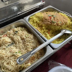 Thai Pineapple Rice 50% & Sin Chow Bee Hoon 50%