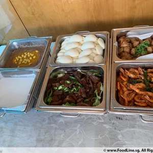 Yeh’s homemade bun with stewed meat 夜招牌扣肉包