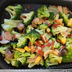 Broccoli w Assorted Mushroom 			三菇西兰花