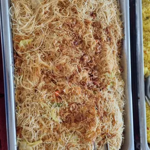 Thai Pineapple Rice 50% & Sin Chow Bee Hoon 50%