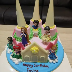 TCF01 Baby Princesses (Size: 9 Inch) (Eggless: Yes) (Flavour: Cookies and cream) (Big candles: None) (Small candles: 4) (Message on Complimentary Gift Card: Yes (do write the message in the ordering form, under comments box)) (Message On Cake: (Short & Sweet): Yes (do write the message in the ordering form, under comments box))
