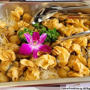Golden Seafood Pocket with Oriental Dip