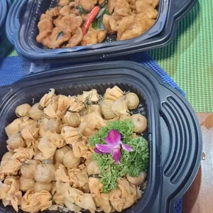 Golden Seafood Pocket with Oriental Dip