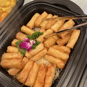 Vegetarian Spring Roll with Sweet Sauce