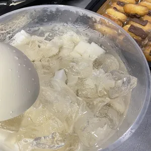 Almond Jelly w Longan			龙眼杏仁豆腐