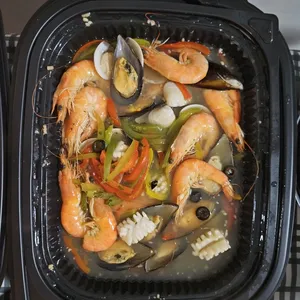 Seafood En Salsa De Tamarindo (Baked Seafood with Tamarind)