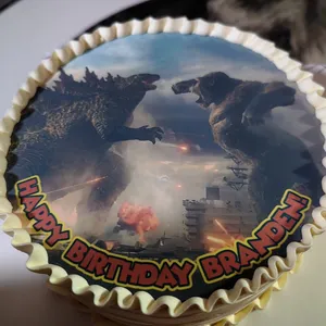 Godzilla Vs Kong (Size: 9 inch) (Flavours: Chocolate) (Big candles: 1) (Small candles: 8) (Message on Complimentary Gift Card: Yes (do write the message in the ordering form, under comments box)) (Message on Cake (Short & Sweet): Yes (do write the message in the ordering form, under comments box))