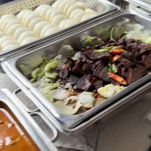 Yeh’s homemade bun with stewed meat 夜招牌扣肉包