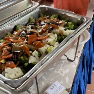 Longevity bailing mushroom with vegetables 百灵菇菜花