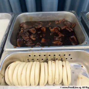 扣肉馒头 Braise Pork w/ Bun