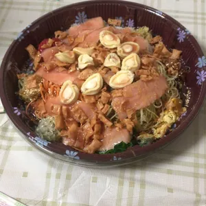 Luxurious Crispy Salted Egg Fish Skin Platter Yu Sheng 鸿运脆鱼皮吉祥鱼生