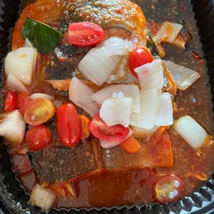 Grilled Salmon Fillet with Spicy Passion Fruit Sauce 香烤三文鱼片配辣百香果酱