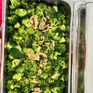 Broccoli with Jade Abalone Mushroom