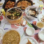 Abalone Pan Cai Treasures 鲍鱼盆菜金宝<br>(Abalone, Fish Maw, Dried Scallop, Sea Cucumber, Dried Oyster, Roasted Duck, Roasted Pork Belly, Braised Mushroom, Radish, White Cabbage) (鲍鱼,鱼飘,干贝,海参,蚝干, 烧鸭,烧肉,香菇,白萝卜,大白菜)