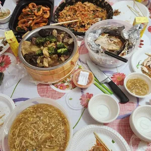 Abalone Pan Cai Treasures 鲍鱼盆菜金宝<br>(Abalone, Fish Maw, Dried Scallop, Sea Cucumber, Dried Oyster, Roasted Duck, Roasted Pork Belly, Braised Mushroom, Radish, White Cabbage) (鲍鱼,鱼飘,干贝,海参,蚝干, 烧鸭,烧肉,香菇,白萝卜,大白菜)