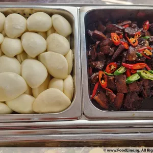 Signature Stewed Pork Belly With Steamed Bun 扣肉包