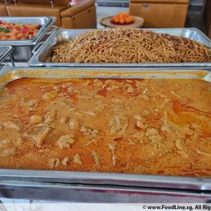 Signature red curry chicken with baby potatoes 招牌咖喱鸡