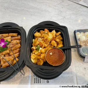 Vegetarian Spring Roll with Sweet Sauce