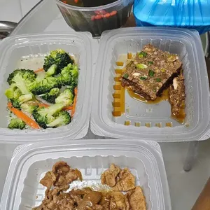 Lunch Tingkat (20 Day, 3 Dishes + Soup OR 4 Dishes)