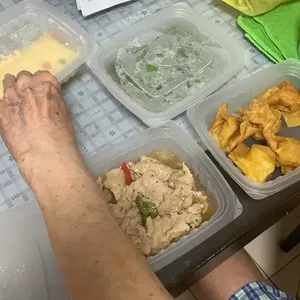 Lunch Tingkat (20 Day, 3 Dishes + Soup OR 4 Dishes)