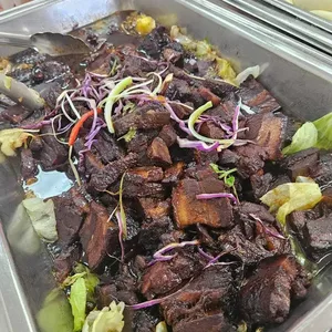Yeh’s homemade bun with stewed meat 夜招牌扣肉包