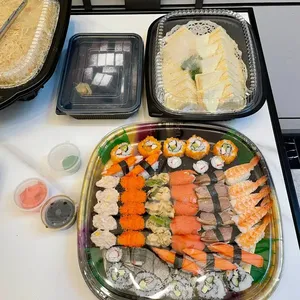 Japanese Deluxe Sushi and Maki Platter (50pcs)