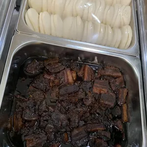 扣肉馒头 Braise Pork w/ Bun