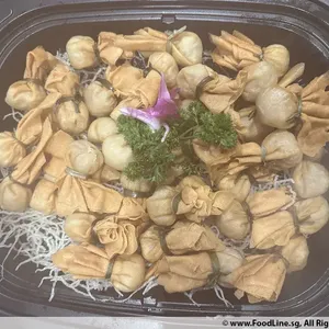 Golden Seafood Pocket with Oriental Dip