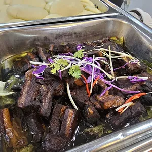 Yeh’s homemade bun with stewed meat 夜招牌扣肉包