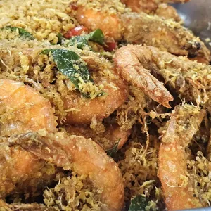Oatmeal honey prawn 麦片蜜汁虾