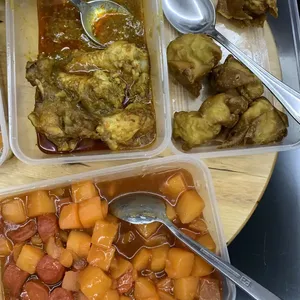 Traditional Tingkat Series - Lunch/Dinner Tingkat (20 Days, 3 Dishes + 1 Soup OR 4 Dishes)