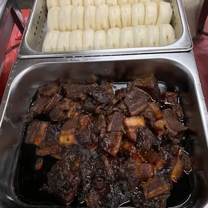 扣肉馒头 Braise Pork w/ Bun