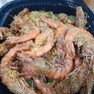 Oatmeal honey prawn 麦片蜜汁虾