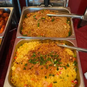 Thai Pineapple Rice 50% & Sin Chow Bee Hoon 50%