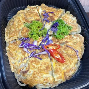 Thai onion omelette  Khai jiao