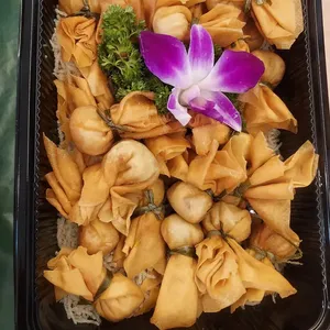 Golden Seafood Pocket with Oriental Dip