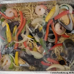 Seafood Aglio Olio (Spaghetti with NZ Mussel, Squid, Prawn & Parsly with Parmesan Cheese)