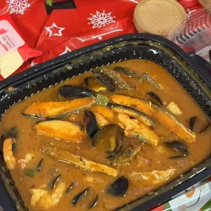 All Star Christmas Wonder Seafood Pot<br>norwegian salmon | peeled tiger prawn | mollusks