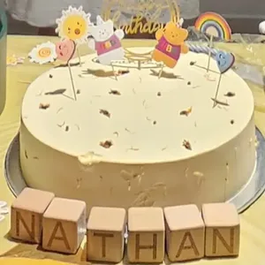 Yellow Chrysanthemum Cake (Size: 2kg)