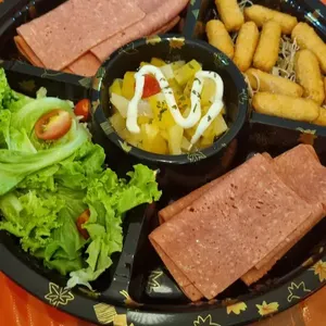 X’mas Cold Platter (Chicken Honey Ham & Mini Cocktail Sausage with Cherry Tomato)