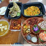 Traditional Combination 迎宾古味四美盘<i>Crispy Spring Roll, Jelly Fish with Octopus, Black Pepper Smoked Duck, Pacific Clams with XO Sauce (五香卷,海蜇八爪鱼,黑椒熏鸭片,XO炒贵妃贝)</i>