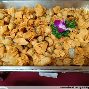 Golden Seafood Pocket with Oriental Dip